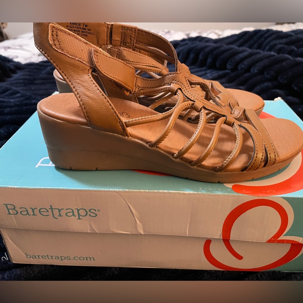 Used.
In good condition low wedges